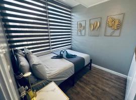 The Penthouse Zonevill Condo，位于碧瑶的酒店