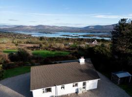 Seanacnoc Cottage overlooking Kenmare Bay，位于肯梅尔的酒店