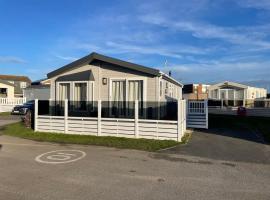 42 Woodland Walk Pevensey Bay Holiday Park sleeps 6，位于佩文西的木屋