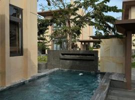 2 BRs villa with private pool ( Villa 2 PN hồ bơi riêng)，位于Dien Khanh的酒店