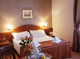 斯夸尔西亚雷里酒店，位于格罗塔费拉塔的舒适型酒店