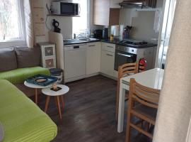 Mobil-home a louer dans un camping **** proche de la mer et forêt，位于圣让-德蒙的酒店