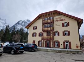 Villaggio Turistico Ploner - nel cuore delle Dolomiti tra Cortina e Dobbiaco，位于多比亚科的酒店