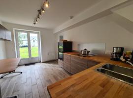 Maison tranquille avec jardin, proche Châteauroux, 4 ch., 3 sdb, terrasse, barbecue, parking - FR-1-591-358，位于莞捷绍姆的酒店