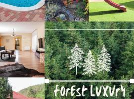 Forest Luxury Apartman，位于Dorogháza的家庭/亲子酒店