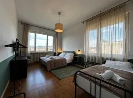 Big House-Private parking-12" walk from the ARENA