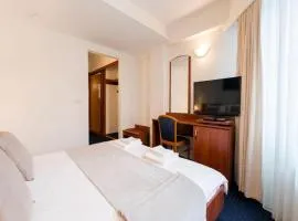 Pension De Lux Augsburg