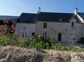 Le gîte d' Alice，位于La Chapelle-Saint-Martin-en-Plaine塔尔西城堡附近的酒店