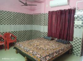 VMK LODGE (Family rooms)，位于Velankanni的木屋