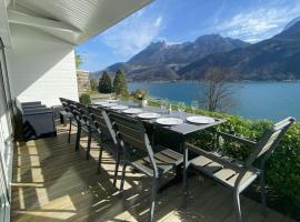 Spacieuse Villa avec vue panoramique sur le lac, une Exclusivite LLA Selections by Location Lac Annecy，位于杜萨尔的酒店