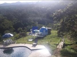 Glamping y Cabañas Alpina，位于布加的露营地