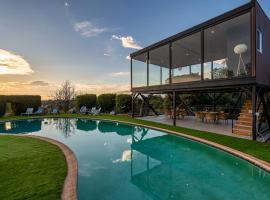 Spectacular mansion with amazing views，位于科维纳的酒店