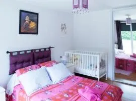 Coquette chambre personnalisée chez l habitant