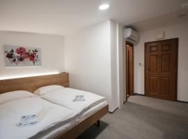 Golden Golem Hotel，位于布拉格的酒店