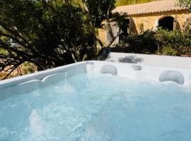 La grange des amoureux piscine jacuzzi et massages，位于勒博塞的酒店