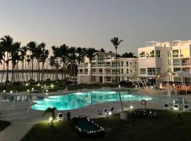 Gourgeous 2 bedroom Beach Apt Playa Nueva Romana，位于圣佩德罗-德马科里斯的海滩酒店