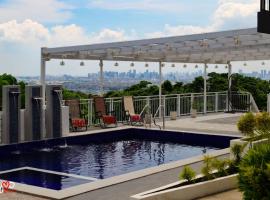 Captivating Private Resort with Majestic Views，位于安蒂波洛的酒店