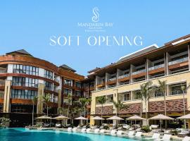 Mandarin Bay Resort and Spa，位于长滩岛的带泳池的酒店