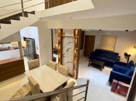 Brand New Luxurious Independent Villa，位于海得拉巴的乡村别墅