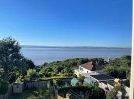 Redcliffe View - Shared Homestay with Resident Show Dogs