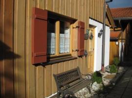 Ferienhaus in ruhiger Lage, mit Balkon und großer Terrasse，位于基姆高地区阿绍的酒店