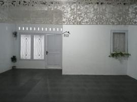 homestay lima kamar tidur purwokerto，位于普禾加多的乡村别墅