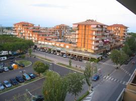 Modern apartment in Caorle with private terrace，位于圣玛格丽塔波尔勒港的酒店