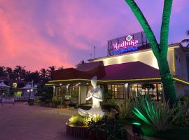 Radhika Beach Resort & Spa Diu，位于Nagwa的带停车场的酒店