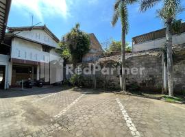OYO 94370 Lestinn Homestay Monjali，位于科贾扬的酒店