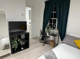 Remarkable 1-Bed Apartment in Maidstone