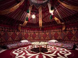 Kolsay Yurts，位于Saty的酒店