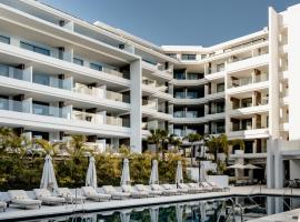 The Flag Hotel Marbella, Estepona Adult Recommended，位于埃斯特波纳的酒店