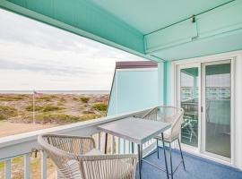 Chic Condo with Ocean Views and Pool - Walk to Beach!，位于大西洋滩的度假短租房