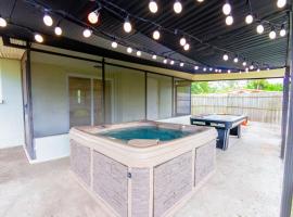 Delray Family House With Hot Tub，位于坦帕的酒店