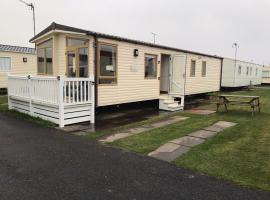 Two x 8 Berth static caravan on Lyons Robin Hood Rhyl North wales，位于Meliden的酒店