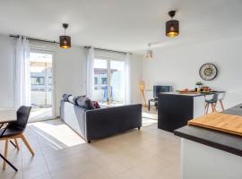 L17 Arenas Suite 3 balconies 5mins to the Sea