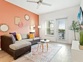 Vibrant Haven 10 Min to Parks Pet-Friendly