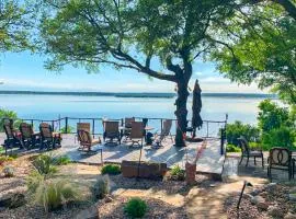 Lakefront Estate Stunning Views, Deck, Bar and Dock