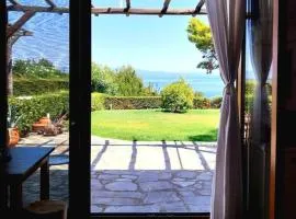 Garden Bliss Apartment with sea views, Afytos