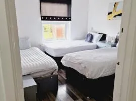 2 Bedroom Cozy Chambers with free parking