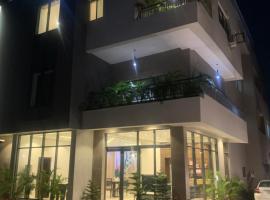 Greywood Hotel and Apartments，位于伊凯贾的酒店