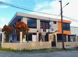 Amplio y cómodo departamento en planta alta con garage