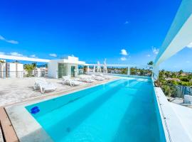 DUCASSI SUITE Sol Karibe SUITES STUDIOS TROPICANA Rooftop POOL WiFi Beach & SPA，位于蓬塔卡纳的尊贵型酒店