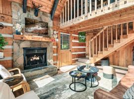 NEW! Black Bear Chalet Getaway with Games, Hot Tub, RnR, Fun，位于赛维尔维尔的木屋