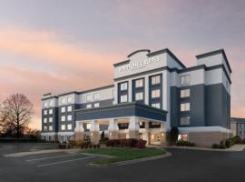 夏洛特/康科德米尔斯赛道万豪春季山丘套房酒店，位于康科德的酒店