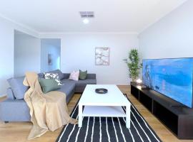 Pride Pakenham parkfront home，位于帕金顿的酒店