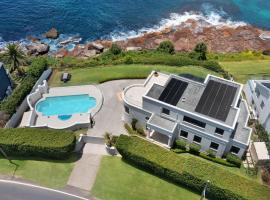 "Kookaburra" - Oceanfront 4-Bed with Amazing Views，位于Avalon的带停车场的酒店