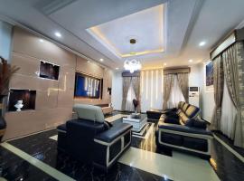 3 bedrooms with Modern Amenities，位于Abeokuta的酒店