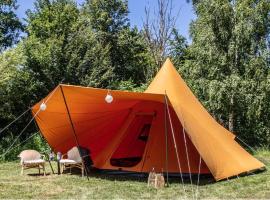 Ingerichte de Waard tent voor 2 personen，位于Zwiggelte的豪华帐篷