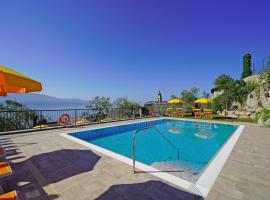 appartamento Dany 2 con Piscina，位于加尔尼亚诺的酒店